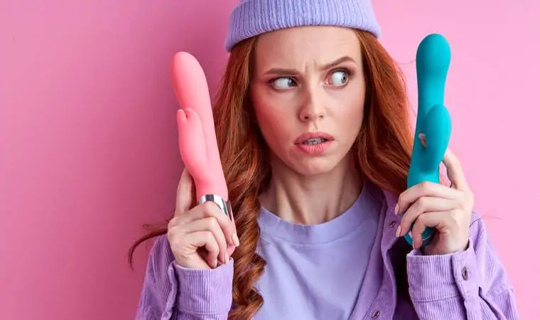 A teen girl holding two vibrators， with shocking face 