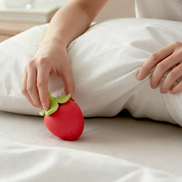 Strawberry - Mini Clit Vibrator